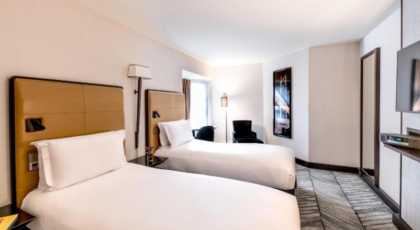 Image of Luxury Room Twin Bed 3