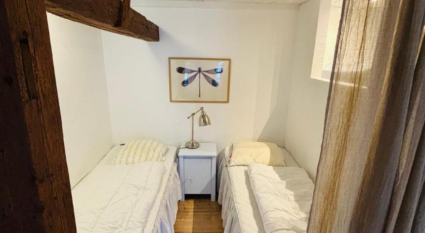 Image of Apartment 9