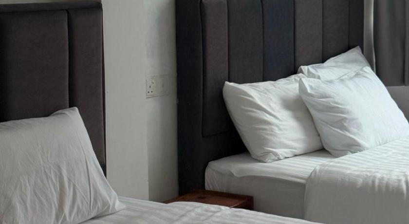 Image of Triple Room with View 5