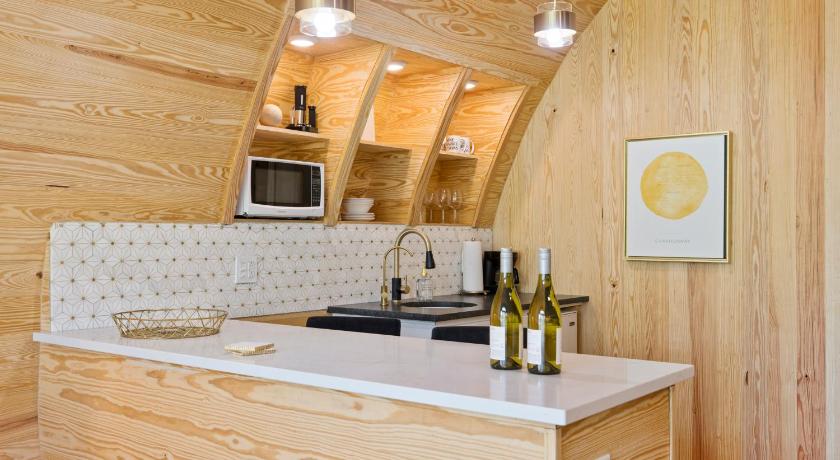 弗雷德里克斯堡 Romantic Chardonnay Wine Barrel Cabin 住宿 餐厅