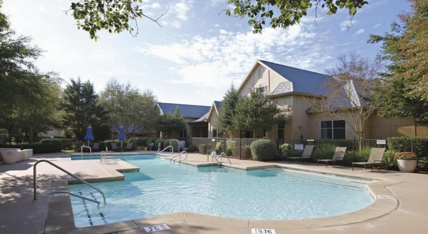 オースティン Boulevard Stays Tranquil 1BR King Suite Pool Parking & Gym 01 4つ星 宿泊施設 外観