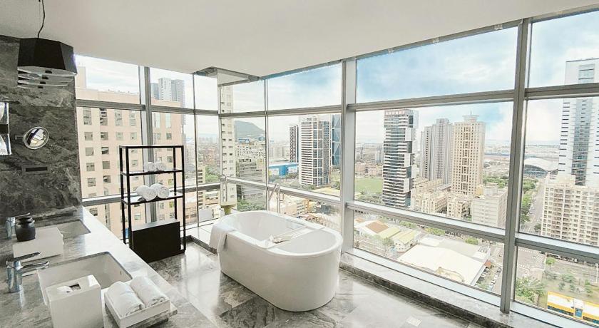 Image of King Studio Room with City View 5