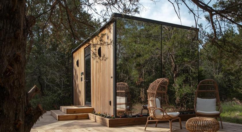 Lakeside OOD Mirror Cabin #1 - Nature Getaway
