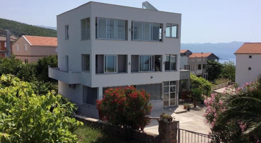 Villa Adria Apartments — Hotel in Kotor