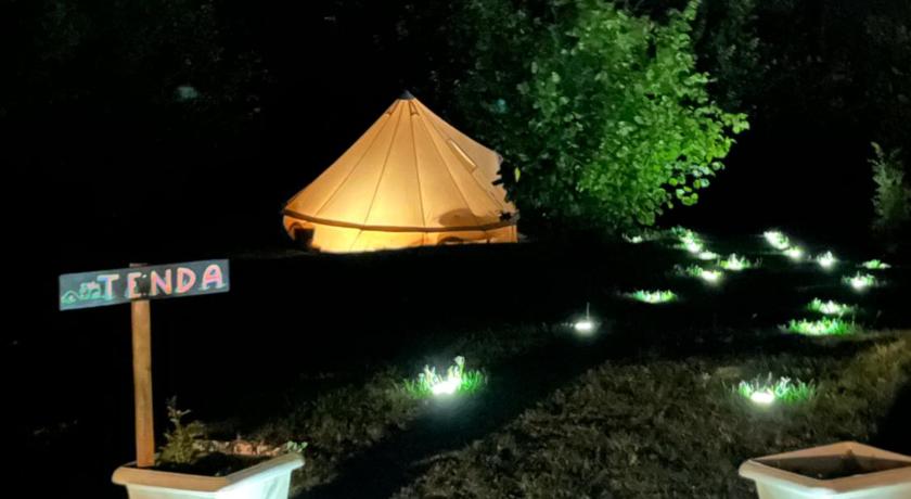 Tenda romantica nel Noccioleto