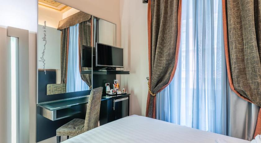 Фото: Небольшой двухместный номер с кроватью шириной 160 см (Small Double Room with 160cm Width Bed) 1