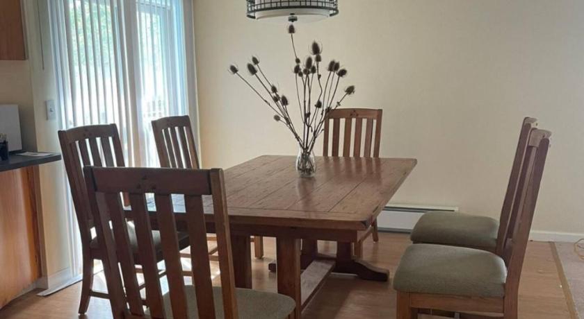 森林格罗夫 (OR) Serene 5BR Stay Surrounded by Nature 3星级 住宿 套房