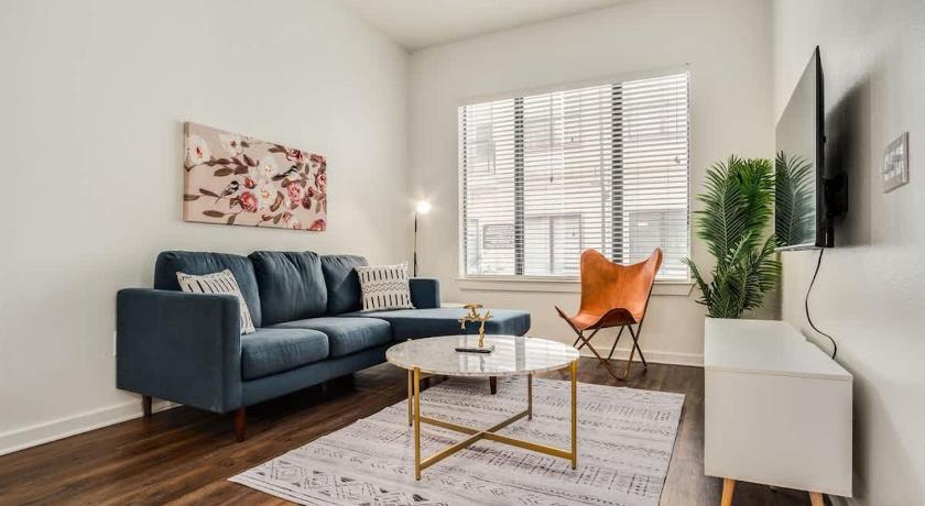 Austin Boulevard Stays Walk to Downtown 1BR SoCo Pool Parking Gym 02 4-Star Accommodation suite