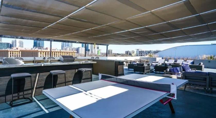 Austin Boulevard Stays Walk to Downtown 1BR SoCo Pool Parking Gym 02 4-Star Accommodation amenity