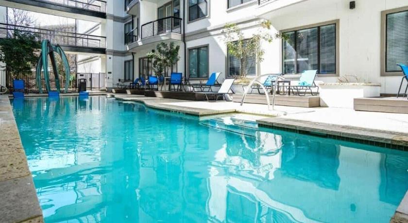 Austin Boulevard Stays Walk to Downtown 1BR SoCo Pool Parking Gym 02 4-Star Accommodation view