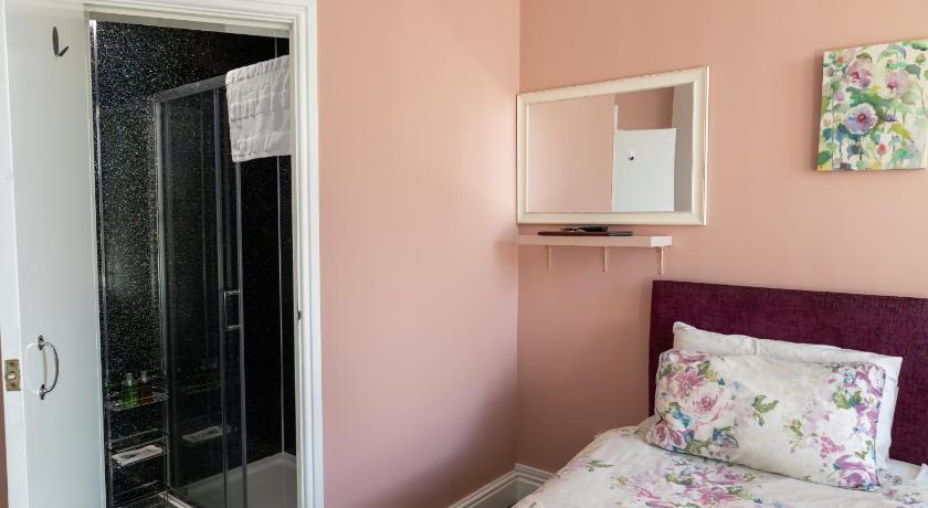 Image of Twin Room with Front View 2