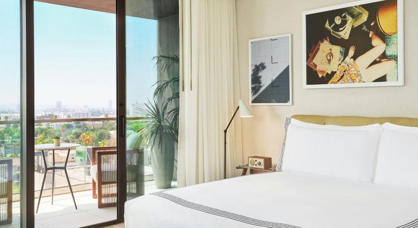 Image of King Room with Terrace - Mobility Accessible 0