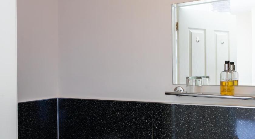 Image of Budget Double Room 4