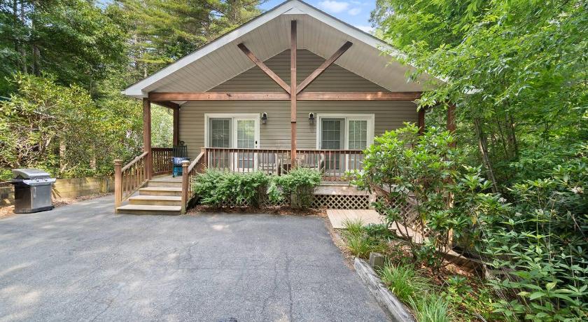 パイノラ Blue Ridge Bungalow with Hot Tub 4つ星 宿泊施設 客室