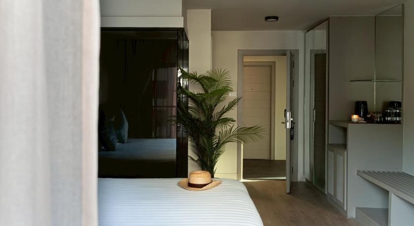 Karon Boutique – Karon Beach, WY