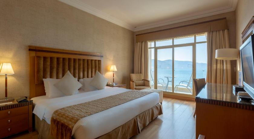 Image of Deluxe Sea View Suite 3