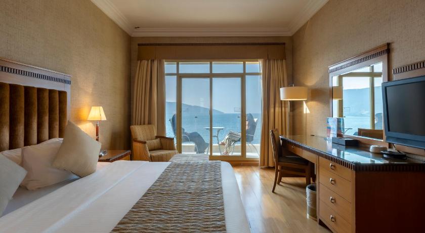 Image of Deluxe Sea View Suite 0