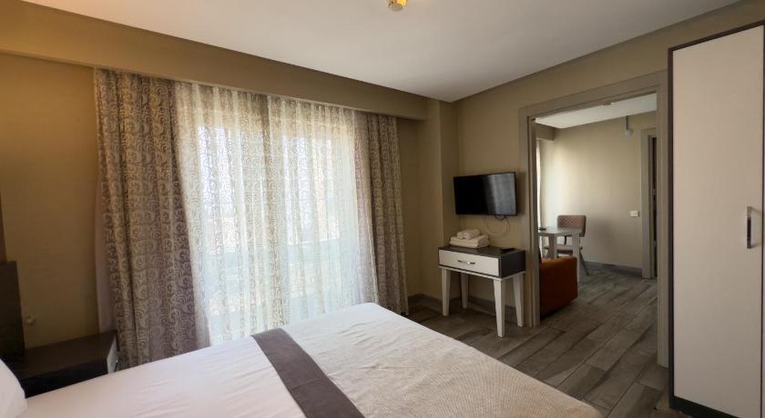 BONE APART HOTEL - image 11