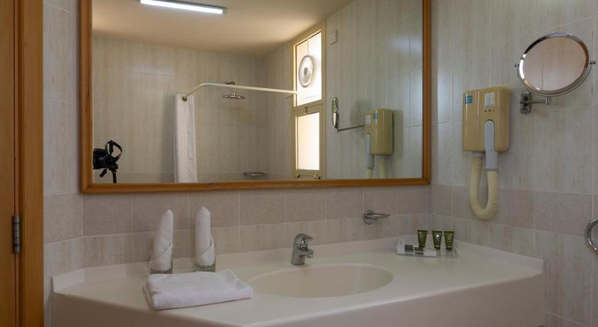 Image of Deluxe Room 2