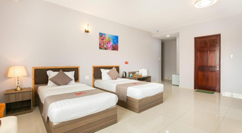 Image of Deluxe Double or Twin Room with Pool Access 1
