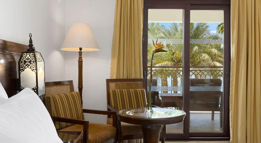 Image of DELUXE ROOM KING BED/ LIVING AREA/ BALCONY 4