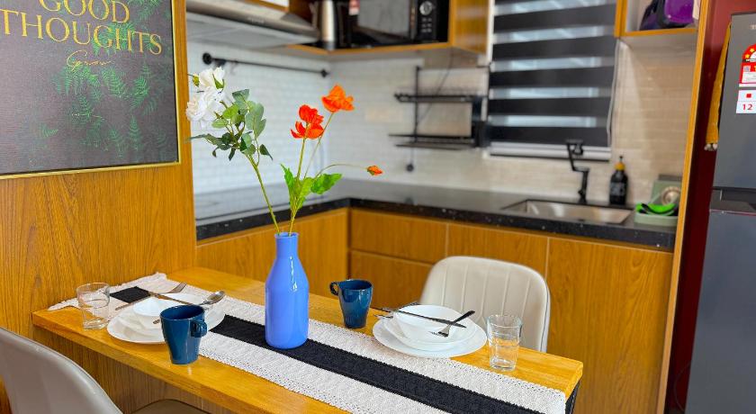 Neu Suites By Serenity Vacation Homes - image 10