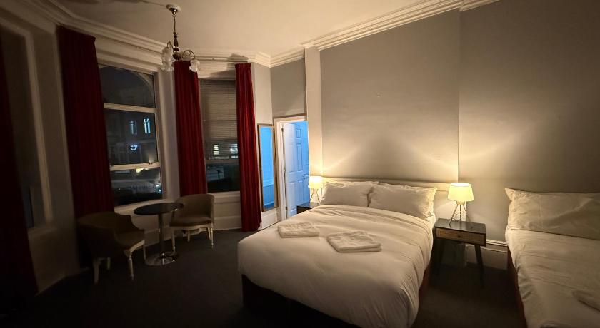 Fairmount Hotel - image 3