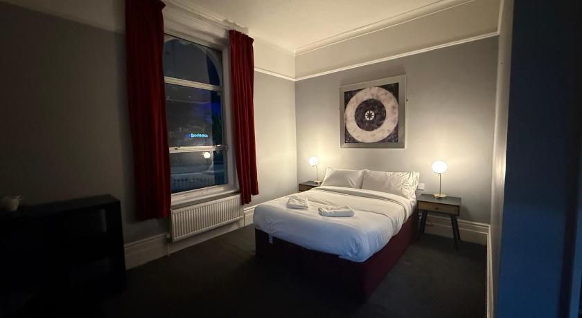 Fairmount Hotel - image 11