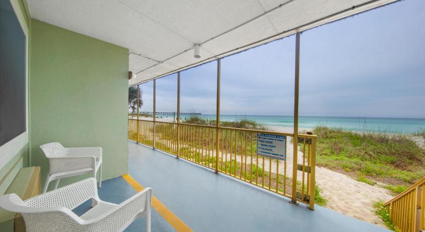Image of Beachfront Walkout Room - Queen/Queen 1