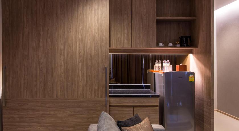 Image of Suite with Garden View 13