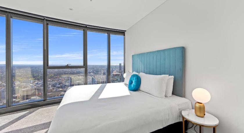 Image of 3-Bedroom Sky High View Compact Apartment with 2 Bathrooms 9