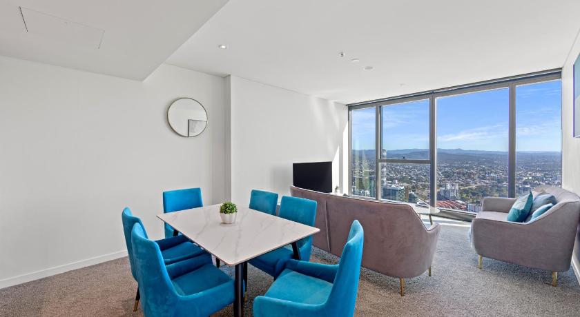 Image of 3-Bedroom Sky High View Compact Apartment with 2 Bathrooms 13