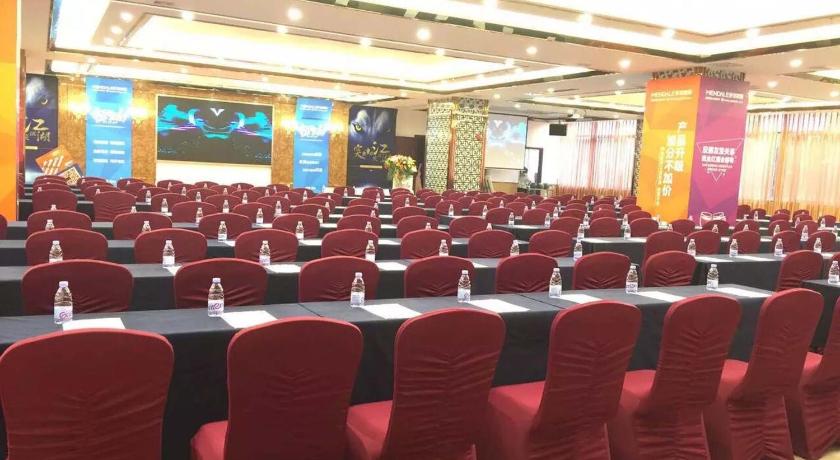 仏山 Billions-Earn Hotel just a 3 minute walk to the Ceramics Expo Center and close to Guangdong Foshan C ホテル スイート