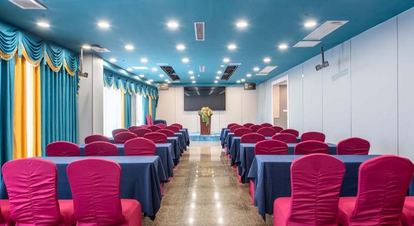 仏山 Billions-Earn Hotel just a 3 minute walk to the Ceramics Expo Center and close to Guangdong Foshan C ホテル 施設