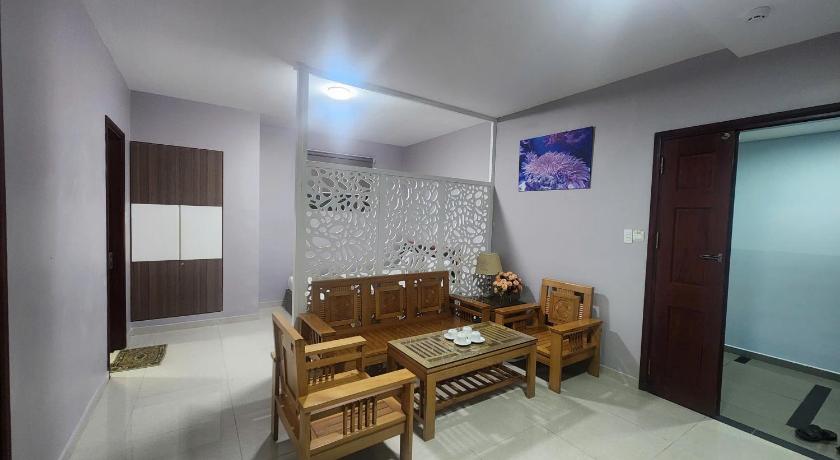 Image of Superior Family Room 1