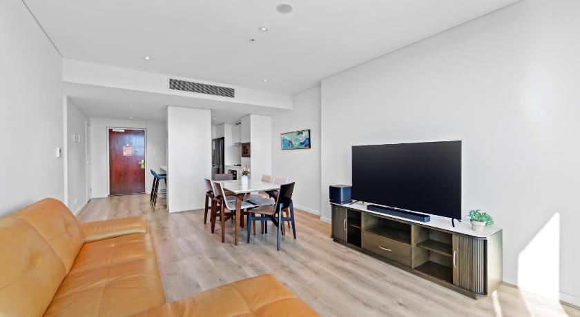 Image of 3-Bedroom 2 Bathroom Sky High River View Deluxe Apartment 15