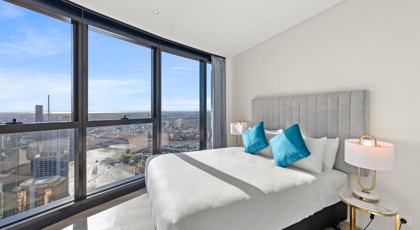 Image of 3-Bedroom 2 Bathroom Sky High River View Deluxe Apartment 4