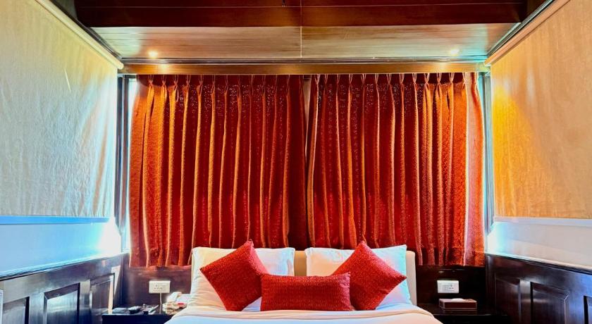 Junior Deluxe Room