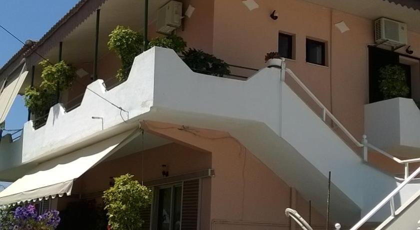 Kostas Christos Rooms — Hotel in Ammoudia
