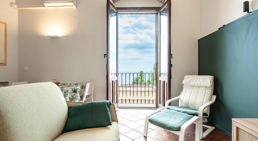 GuestHost - Love and Light in Taormina