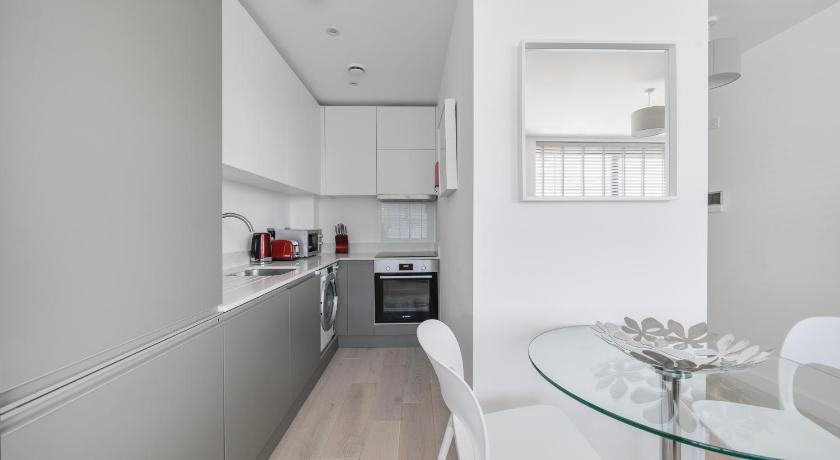 Roomspace Serviced Apartments- Caroline Street - image 2