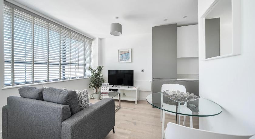 Roomspace Serviced Apartments- Caroline Street - image 10