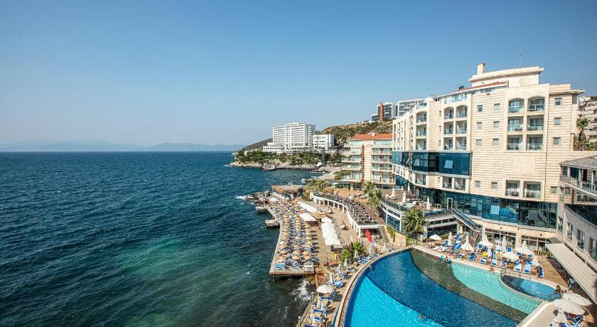 Charisma De Luxe Hotel - image 13