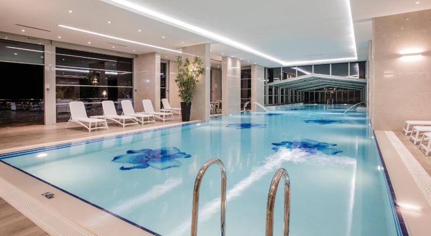 Charisma De Luxe Hotel - image 12