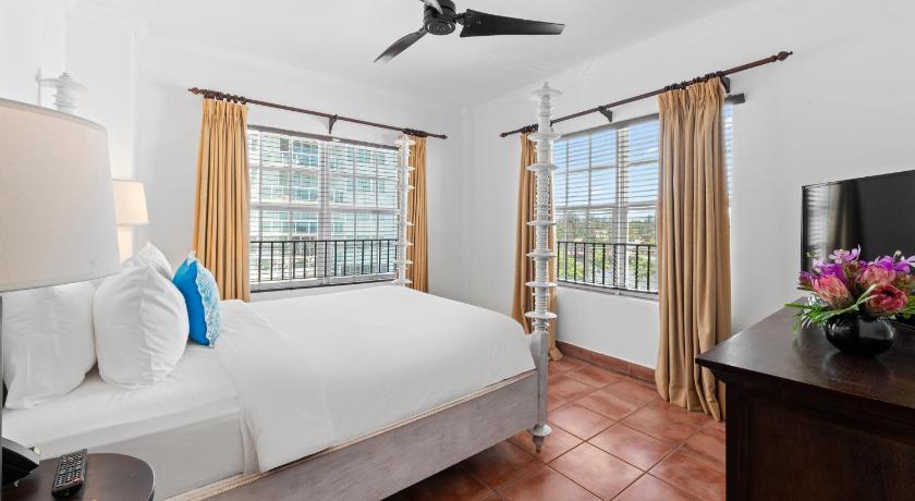 Image of Studio Queen Suite with View 0
