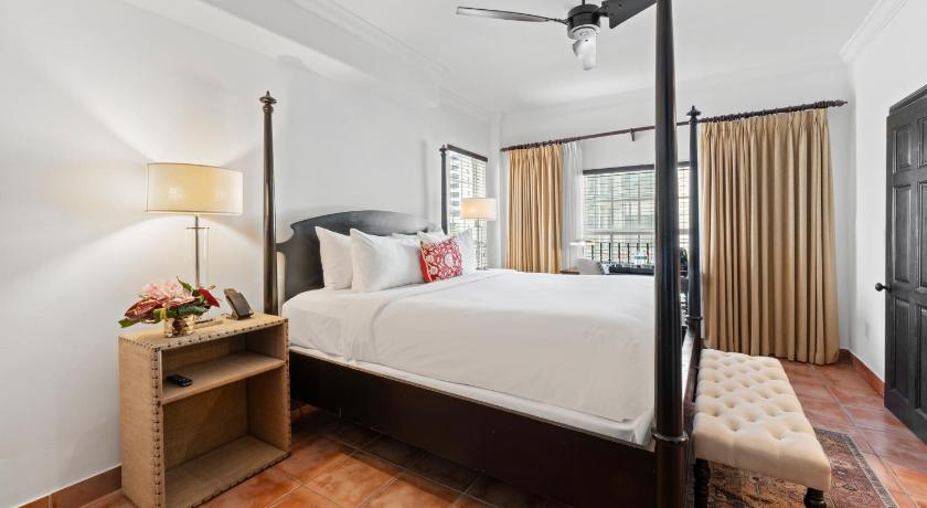 Image of Casa Room 1 King, 259Sf, 24Sm, District View 1