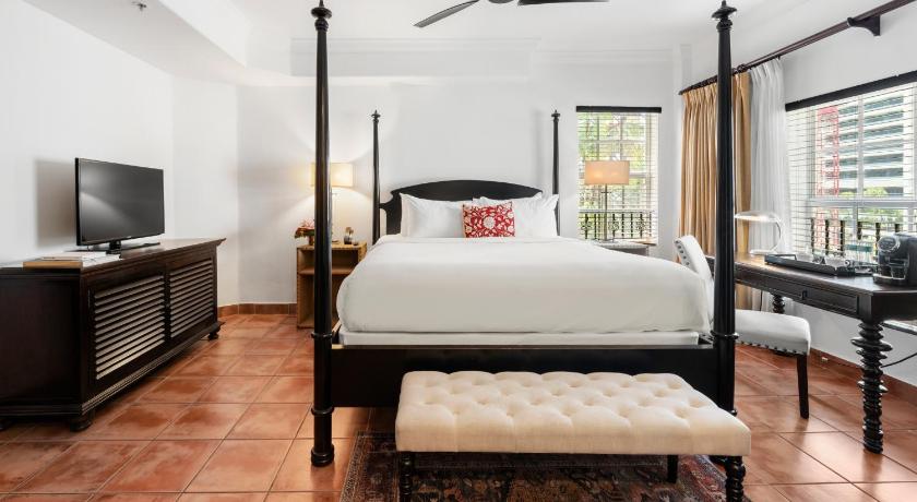 Image of Casa Room 1 King, 259Sf, 24Sm, District View 0