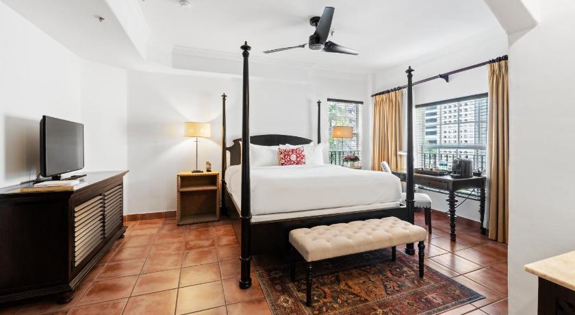 Image of Casa Room 1 King, 259Sf, 24Sm, District View 2