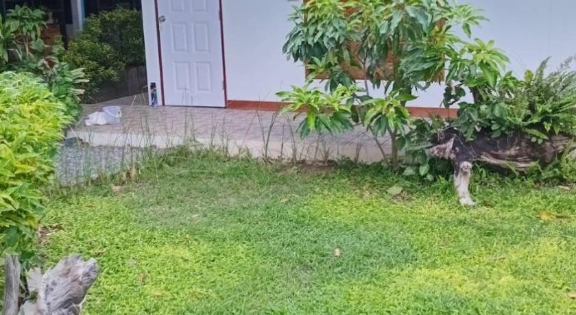 カンチャナブリ แพนด้าโฮมสเตย์ กาญจนบุรี 2つ星 ゲストハウス レストラン