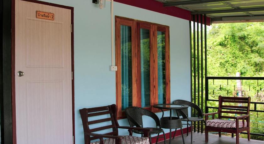 カンチャナブリ แพนด้าโฮมสเตย์ กาญจนบุรี 2つ星 ゲストハウス プール